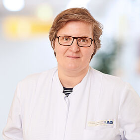 Die Ärztin Julie Schanz lehrt als Professorin an der Universitätsmedizin Göttingen (UMG) und leitet dort den hämatologischen Bereich des UMG-Labors. Sie ist zudem Präsidiumsmitglied der Deutschen Gesellschaft für Klinische Chemie und Laboratoriumsmedizin (DGKL). Credits: Prof. Julie Schanz/UMG