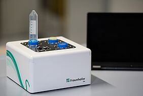 Die automatisierte, schnelle und enzymfreie Extrahierung von lebenden Zellen mit dem TissueGrinder für die Untersuchung von Biopsieproben. Credits: Fraunhofer IPA