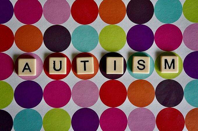 Autismus lässt sich mit Hilfe der Diffusions-MRT abbilden, fanden US-Forscher heraus. Foto/Credits: Unsplash